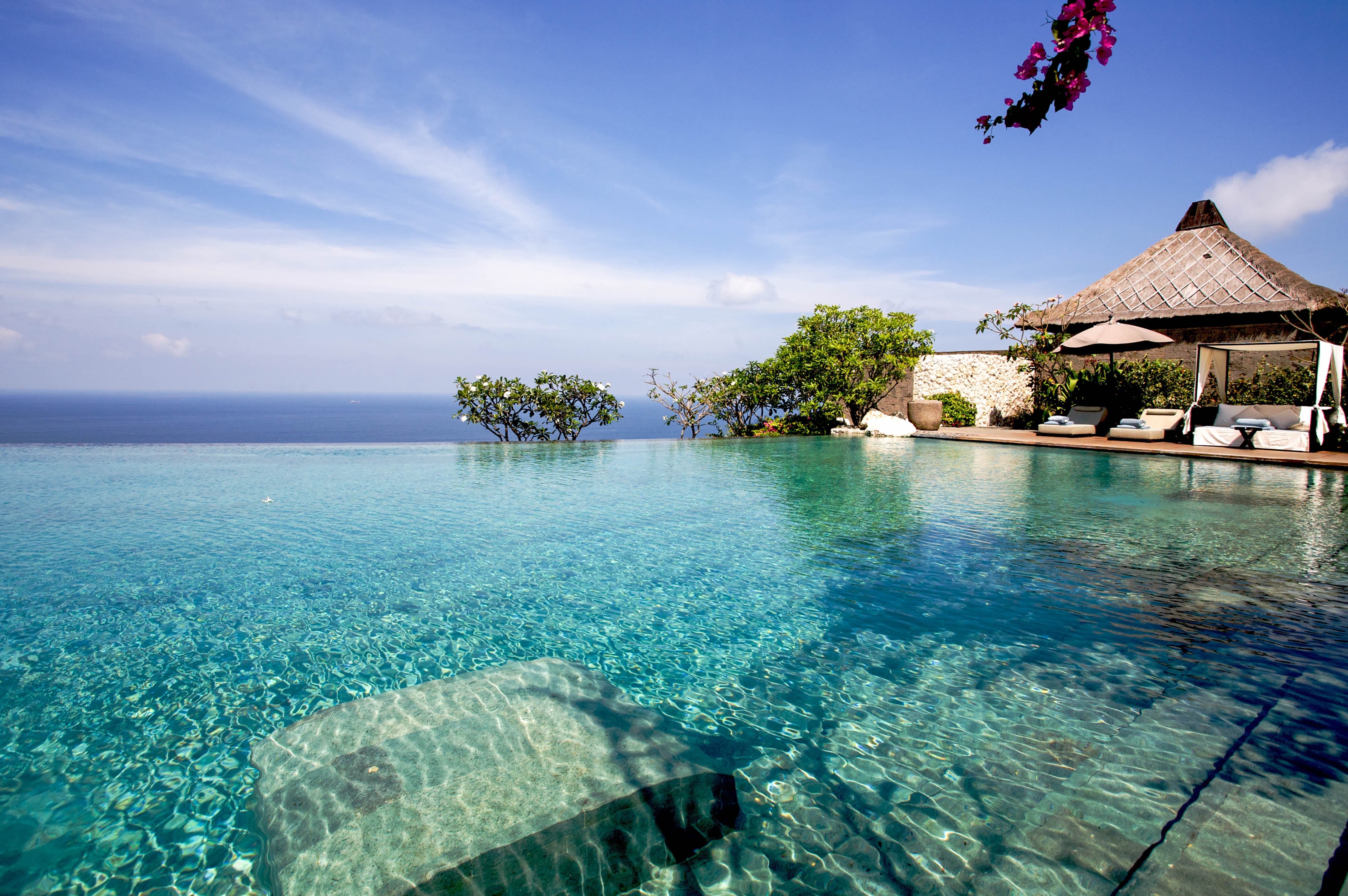 Найти бали. Остров Бали Индонезия. Бали (остров в малайском архипелаге) море. Фото острова Бали в Индонезии. Бали (остров в малайском архипелаге) достопримечательности.