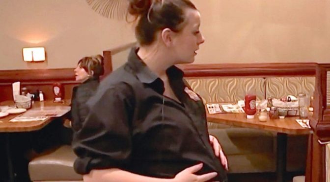 A Customer Leaves A Note For A Pregnant Waitress. Minutes Later, She Is In Tears